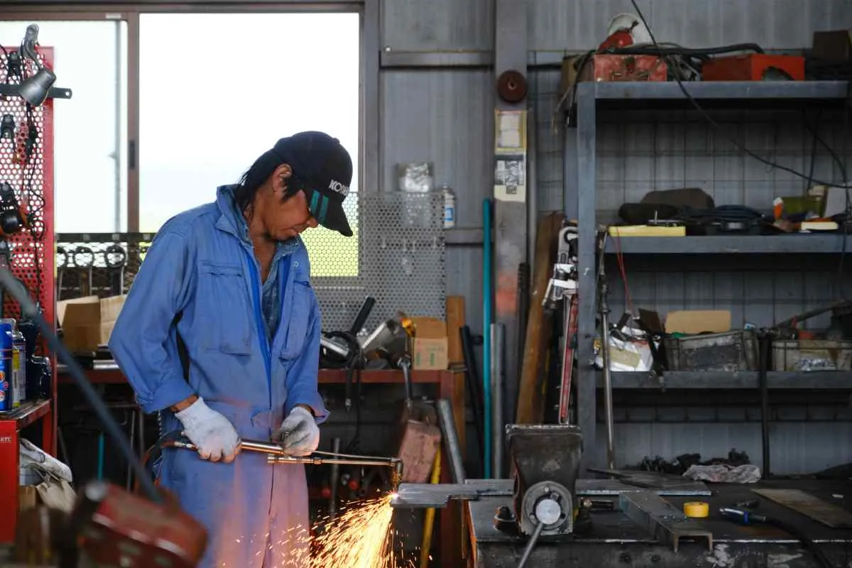 特殊車両などの建設機械整備士